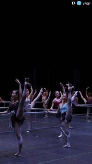 Irina Dvorovenko Instagram - #Repost @yagp with @use.repost

Happy to be back in Italy!💫🇮🇹❤️Today was the first class with some extraordinary young ladies @viktoriapapakalodouka @ivanaradan.dancer @crystalhuangdance @the.ballet.twins @natasha.ballerina 
・・・
@irinamaxemma gave an amazing class to the Senior Level Group at the YGP International Workshop at @festival_nervi  To see the full class head to our YouTube Channel! 

So many amazing corrections and tips for young artists looking to improve their craft! 
#balletclass #vaganova #ballet #yagp