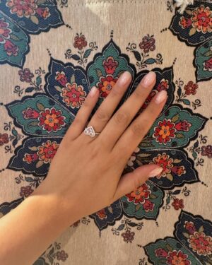 Irina Myagkova Instagram - Несколько вещей, которые я подметила во время мини-путешествия в Дагестан:
- ОБОЖАЮ горные реки это невероятно красиво и успокаивает. Я могу весь день сидеть и смотреть и нет желания залезать в соцсети🩷
- СИЛЬНО боюсь быстро ездить по узкой дороге горного серпантина, потому что мне нравится жить😎
- Носить длинные платья в  29 - ТОЧНО не моё! Мои колени так и не увидели Сулакский каньон😂
- Женский коллектив красивых, умных, самодостаточных, веселых, добрых, чутких женщин с разными судьбами, но общим желанием жить ЗДЕСЬ И СЕЙЧАС - это лучшее, что может быть💔
- Фотографироваться - не моё! Мне больше нравится СМОТРЕТЬ на красивое, чем стоять на фоне. Но! Ни в коем не осуждаю!!! Получаются реально красивые фото🌸как это😎
- Наша компания лучше всех восхищается едой! 😁
- И последнее: самое главное - ЛЮДИ! Прекрасные люди, которые рядом. Всех сильно🩷 мы лучшие миньоны😁
- И самое важное: спасибо президенту удовольствий Иде Васильевне @galichida 
я голосую за тебя на новый срок🩷🌸😂