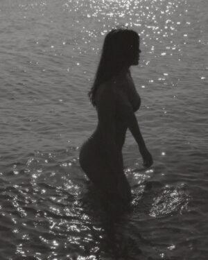 Iris Mittenaere Instagram - If it’s black and white, it will last forever 🩶