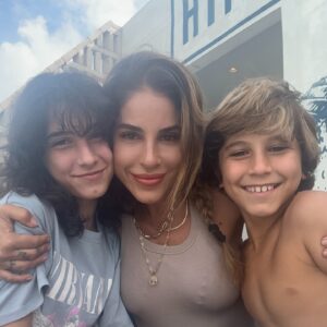 Irmak Ünal Instagram - Family love is the ultimate vibe—it’s the happiness that stays, the bond that never fades, and the emotion that fills our hearts with every moment we share. My truth, my gratitude is my family… thank you 🧿🙏🏻♥️ #gratitude #family #love