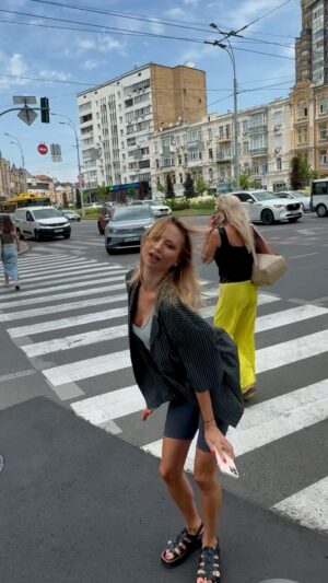 Iryna Soponaru Instagram - #dancetherapy 
Я не танцювала 100 років, і зрозуміла, наскільки мені це допомагає, чи то ендорфіни вивільняються, чи то ще щось, але, щоб кукушечка не відлетіла остаточно, варто спробувати😇
Донати теж допомагають😉
Спробуйте.
Якщо маєте бажання допомогти тваринам, то ось вам перевірені притулки і волонтери, яким я особисто, допомагаю
@razom.mymozhemo 
@ekozahust.starkon 
@elizavetabahmanova123
