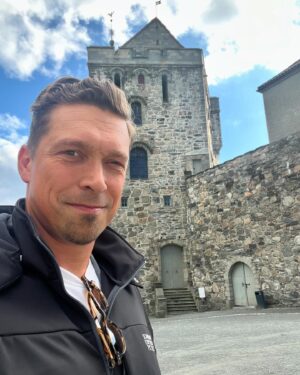 Isaac Hanson Instagram - Went for a little walk. Saw some cool stuff. Ate some yummy reindeer. Just another day in Norway!

#bergen #norway🇳🇴 #norge