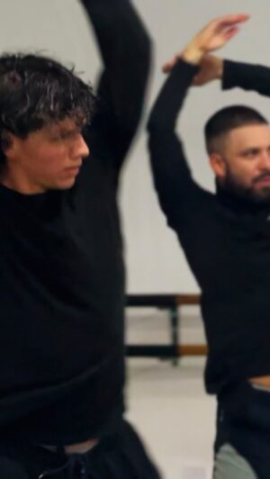 Isaac Hernández Instagram - Este fin de semana lo dediqué a crear una coreografía corta para un bailarín al que admiro muchísimo y que siempre ha significado pura inspiración y un ejemplo enorme para mí. Gracias @chapulo7 por la invitación y la confianza. Fue un gusto y un halago, lo disfruté mucho. 

Gracias también al equipo de @voguemexico y @porschemexico por hacerlo posible.

*Video de ensayo. La música no corresponde al resultado final del proyecto.