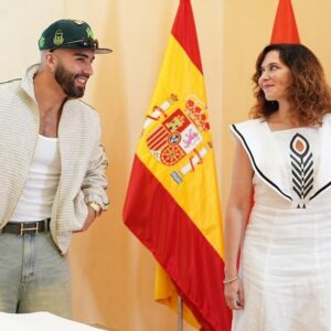 Isabel Díaz Ayuso Instagram - Ni miles de kilómetros de océano, ni varios siglos, ni los manipuladores conseguirán que dejemos de ser hermanos, amigos y compañeros.

600 millones unidos por el español y nuestra forma alegre y libre de vivir. 

#Hispanidad2024 @yotuel @manuelturizo