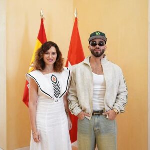 Isabel Díaz Ayuso Instagram - Ni miles de kilómetros de océano, ni varios siglos, ni los manipuladores conseguirán que dejemos de ser hermanos, amigos y compañeros.

600 millones unidos por el español y nuestra forma alegre y libre de vivir. 

#Hispanidad2024 @yotuel @manuelturizo