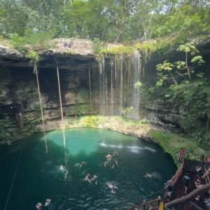 Isabela Valadeiro Instagram - Cenotes, Mapa astral Maya, Chichen Itza, chegada ao paraíso, ferry que mandei fazer com meu nome e a belleza de mi amorcito. 
Así hablamos 🇲🇽👌🏽
