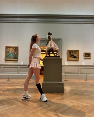 Isabella Boylston Instagram - I met some fellow ballerinas @metmuseum