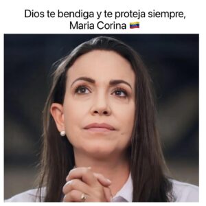 Isabella Santodomingo Instagram - Casi nunca hablo de política pero, ante todo lo que está pasando en el mundo, éste no es momento de callar. Por eso quiero utilizar hoy este espacio y dirigirme a esta comunidad bonita conformada por cada uno de ustedes, para manifestarle mi apoyo a los hermanos Venezolanos en su lucha por la libertad tras 25 años de dictadura. Es hora de que el pueblo Venezolano recupere su país y deje de estar en manos de quienes lo han empobrecido, de aquellos que lo han maltratado, de quienes les han robado sus recursos naturales, la libertad, los sueños y, hasta, la vida, en algunos casos a amigos y familiares. Ya basta de amenazas, ya basta de utilizar a la fuerza pública para atacar a sus mismos hermanos a quienes debían proteger, no sólo a un infame y vulgar bigotudo que se cree rey. Ya basta de discursos cizañosos que los mantienen divididos, ya basta de migrar, de separarse de sus seres queridos, de arriesgar hasta la propia vida por salir de un país que aman pero en el que sienten que ya no se puede vivir. Hermanos Venezolanos, mañana es un día histórico, no sólo para ustedes sino para todo el continente. Voten masivamente, no se queden en sus casas, protejan a los testigos en las mesas de votación, no descuiden ningún puesto, ningún voto, no se dejen engañar y fíjense bien a la hora de votar que lo que está en juego es su futuro y ésta es tal vez la oportunidad más clara que han tenido en tantos años de hacer ese necesario cambio que todos en el mundo queremos que se de para ustedes. Y, aunque intenten hacer trampa — ninguna dictadura se va así porque sí — sean tan contundentes en el resultado que a los bandidos no les quede otra que salir! Los buenos somos más, estamos contigo Venezuela y te queremos libre y capaz! (Pilas Colombia, dejen de pensar que aquí no puede pasar algo así… ya está pasando y es hora de abrir los ojos, estar atentos y defender la democracia. OJO: No debemos darla por hecho. Porque es  un privilegio que debemos defender hoy y siempre si no queremos que nos la roben los corruptos y tengamos que padecer 25 años como lo ha hecho el valiente pueblo Venezolano que hoy sale a recuperar su libertad!) #venezuela🇻🇪 #venezuelalibre