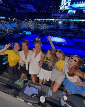 Isabella Santoni Instagram - Que emoção presenciar esse momento! Muito orgulho da @rebecarandrade 🇧🇷💛 Obrigada por representar tão bem nosso país! 🙏 

#goldenmoments #coronanasolimpíadas #publi