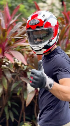 Ishaan Khattar Instagram - Think I downloaded the wrong dhoom 🥴

#ridesafe