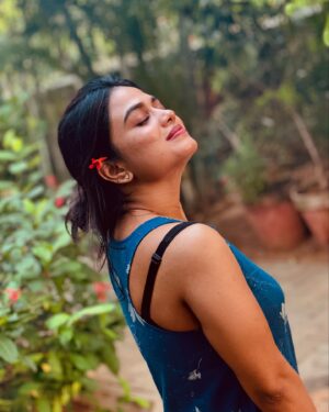Ishwarya Ravichandran Instagram - If everything around seems dark,
Look again. you may be the light 🕯️🌸🪻
.
.
.
.
.
.
.
.#photo #natural #insta #kurti #peaceful #goodvibes