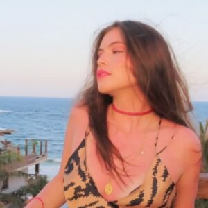 Isidora Vives Instagram - desnudar tu alma y dedicarle una canción🥀
