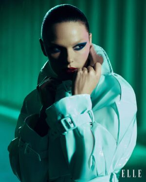 Isis Valverde Instagram - @ellebrasil 🔥 

Direção de criação: @luciano_schmitz 
Fotos: @bobwolfenson 
Edição de moda: @suyane_ynaya 
Beleza: @herodrigues (Capa MGT)
Coordenação de moda: @diego_jagun 
Produção de moda: @thiiagotorres @giovxnnan @mateusmello.s 
Produção executiva: @bellaaribeiro 
Produção de locação: @carlatavarez 
Tratamento: @brinsider_retouch 
Nail design: @thaynadandara 
Assistente de beleza: Adriel Lucas
Assistente de foto: @flaviafaustino @augustojordao @anatonezzer 
Assistente de prod. moda: @‌humberto._
Assistente de prod. locação: @ricklima.sp e Bruno Cabral
Contra regra: @ronaldojy