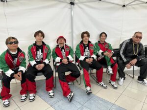 Issa Hentona Instagram - Gooood Mooorning DPC & WORLD ☀️

昨日のイオンレイクタウンkazeのリリースイベントも盛り上がりましたな〜😁

「Pump It Up! feat. TAKUMA THE GREAT」リリースイベント５日目はラゾーナ川崎プラザ✨

今日は屋外なので朝早くから並んでもらえてるDPCもこれから会場に向かうDPCも熱中症や体調不良に気を付けて水分補給を忘れずに🤲

今日まで５人 TAKUMAでお届け🔥

U-YEAHの分も気持ちを１つにして皆んなで楽しもう😁

１部 13:00
２部 16:00

んじゃオレ達のリリースイベントで待ってるぜ👍

#dapump 
#takumathegreat 
#pumpitup 
#パンピラ 
#jdsfブレイキンアンセムソング 
#オレ達のリリースイベント