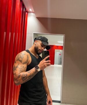 Italo Lopes Instagram - Postando algumas das minhas skins de atleta! 🏃🏾⚽️🏋🏾
.
.
.
#lifestyle #explorar #man #treino #vidasaudavel #gym #futvolei #corrida
