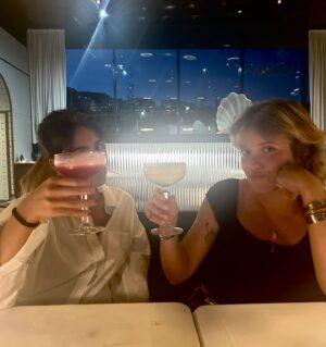 Iva Domingues Instagram - O jantar da praxe . 
Todos os anos . 
Mães e filhas ♥️♥️♥️♥️
Obrigada por seres sempre casa @olivierrestaurants !

@olivierdacosta.oficial @acosta_byolivier 
 #seafood #àcostabyolivier #lisbonrestaurants