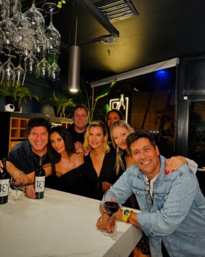 Iván Zamorano Instagram - Reencuentro con nuestra cupido 🏹 Que lindo fue vernos después de tanto tiempo

PRONTO saldrá SIN EDITAR 🔥 En el canal de youtube de @pamefieradiaz ⚡️ 

Revelando secretos 🤫 NO SE LO PUEDEN PERDER 💣

Disfrutando en @cookup_miami 🍝