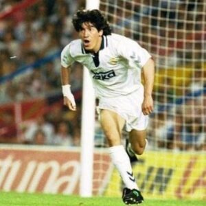 Iván Zamorano Instagram - EL CAMPEÓN ETERNO 🏆 Felicidades @realmadrid por un nuevo título, 6ta UEFA Super Cup ⚽️ 

Hala Madrid Siempre 👏🏻

Estoy muy orgulloso y muy feliz por esta merecida victoria ⭐️ 

Y aquí les dejo algunas fotos de recuerdo de lo que fue mi pasada por el #realmadrid