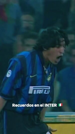 Iván Zamorano Instagram - 1️⃣ 8️⃣ Un gol hermoso con uno de los equipos que más disfruté jugar @inter 🇮🇹 

Siempre haciendo la mejor dupla con mi amigo @javierzanetti ⚽️

Toda la vida lo he dicho, pero en el fútbol como en la vida no siempre llegan los mejores sino los que tienen la capacidad de LUCHAR MÁS 👏🏻

#interdemilan #inter #bambam #bambamzamorano #bambaminter #perseverancia #ivanzamorano #pichichi #1 8