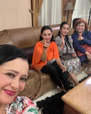Ivanka Suwandi Instagram - Soon.. karya Bang Sam Sarumpaet di Indosiar @ardinarasti6  @teukumirza @worogia_ @nino_marino777 @hasninda_r  @widyariadinatabastari  @nickma_fadhil 😘😘😘😘