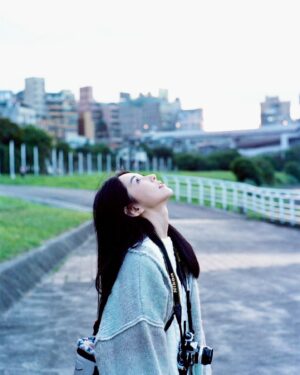 Ivy Shao Instagram - 無意間翻到這些照片，
突然想起來有個女孩紙說自己是精力旺盛的拉布拉多，
而這些照片就是拉布拉多拍的。
拉布拉多好Q
好Q的女孩紙

@forestwen