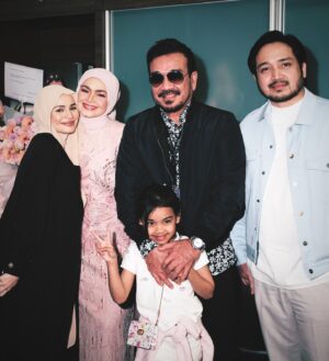 Izara Aishah Instagram - Don’t give up because at the end of the day, it’s night time

Wearing latest collection instant  hijab and abaya/outerwear @izaraworld keluaq next week. Syabas