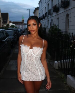 Izzy Fairthorne Instagram - Favourite girl🤍🧚🏾‍♂️ @FashionNova ad.