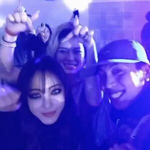 J-black Instagram - 화끈한 새해를 맞이할수 있게 초대해주신 예슬 누나 감사해요 ;) 너무 즐거웠어요!

@han_ye_seul_
@mmarymmarymmary

#한예슬 #제이블랙 #마리 #카운트다운 #파티 #새해 #복 #많이받으세요