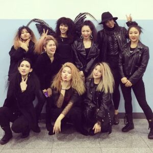 J-black Instagram - 제이블랙 & 마리 '지금 1위는' 에서 완선 누나와 1위했어요! :) 저와 마리에게 또 연예인인 누나  언니와 함께라 영광이었습니다♡ 너무너무 고생하셨습니다! 감사합니다! 우리 블랭크 , 원더 아가들도 고생했어 ;) @mmarymmarymmary

#제이블랙 #마리 #김완선 #지금1위는 #mbc #진짜 #1등함 #블랭크 #원더크루 #새해복많이받으세요