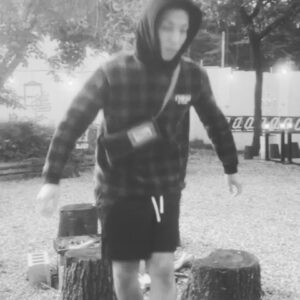 J-black Instagram - 갑분 커피숍 하우스...아무도 없는 틈을 타 몰래 춤추고 언제그랬냐는듯 다시 커피 먹기

#제이블랙 #커피숍 #마리 #마린 #짜장 #아트살롱
