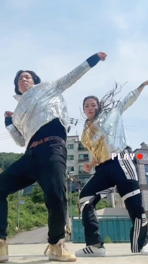 J-black Instagram - 쿠키호일 입고 군고구마 될뻔 한 썰 안푼다. 보면 아니까…

#ateez #work #제이블랙 #마리