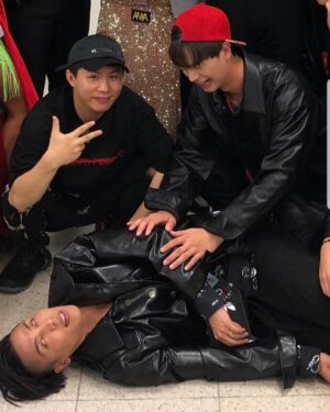 J-black Instagram - 세형아(네바리) 성재야(육수) 고생했어! 잘 해내줘서 고마워! 너무즐거웠으~~~~~~~♡ See ya bros~;)
집사부일체 더 재미있을 다음주도 기대해주세요! ♡

#제이블랙 #양세형 #육성재 #집사부일체