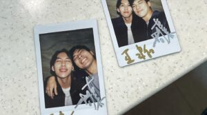 JC Lin Instagram - 這幾天看了很多大家的tag
很開心大家喜歡，看得心花開

「戀愛的愛和做愛的愛
合在一起才是光的所在」
導演說的，蠻喜歡這句話

那時候走到哪裡都帶著一疊籌碼
練習牌手習慣的把玩手勢

我自己看第一集的時候笑出來
：你們認識噢？
：認識啊，之前有一起上過班🤣

可以多跟我們分享看完的感受
推薦更多的朋友一起看🫶

@letstalkaboutchu 
#愛愛內含光