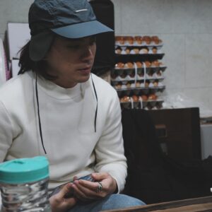 JC Lin Instagram - 上半年轉眼又過了
翻翻相片不多也不少
剛剛好替未來留下了需要時的擁抱
讓這些美好的時刻好好抱抱總有時低落的自己
以前總會看著某些圈子失落
怎麼這麼久了我還走不進去呢
後來發現其實那是別人的靶心
目標從來都不在那裡
每個路途上踏起的浪彈起的石頭
都引領著我走到這裡
是一片無限寬廣的草原

發生的好事很多
可能需要進去精神時光屋一趟好好理理
對於未來充滿不確定卻又期待

Peace out ✌️