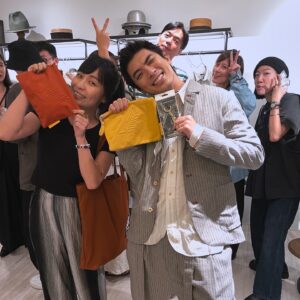 JC Lin Instagram - 上半年轉眼又過了
翻翻相片不多也不少
剛剛好替未來留下了需要時的擁抱
讓這些美好的時刻好好抱抱總有時低落的自己
以前總會看著某些圈子失落
怎麼這麼久了我還走不進去呢
後來發現其實那是別人的靶心
目標從來都不在那裡
每個路途上踏起的浪彈起的石頭
都引領著我走到這裡
是一片無限寬廣的草原

發生的好事很多
可能需要進去精神時光屋一趟好好理理
對於未來充滿不確定卻又期待

Peace out ✌️