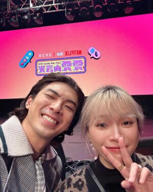 JC Lin Instagram - 就是現在！
趕快打開Netflix看 @letstalkaboutchu 
我的妹妹 @tzuhsuan.chan 記者會很正
大家看完這部劇一定會愛上她

@remiimartinii let’s gooooooo

#Netflix
#愛愛內含光