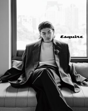 JC Lin Instagram - #EsquireCover 2024

不論是《自畫像》中的偏執畫家、《我們與惡的距離》裡思覺失調症的青年、有靈異體質的《地獄里長》，還是亡命天涯的籃球員⋯•林哲熹的代表角色多不勝數，或光誕奇詭，或非凡獨特，無不令人印象深刻。
以戲觀人生正是他的強項，也對這世界與自我有著最獨到深刻的觀察。

Esquire國際中文版2024年4月份
第224期

Interview & Text by Tony Kao
Style by @dodee19980726
Photograph by @adamschang_p
Hair by @haomin1017 @hairmosa.lab
Grooming @makeupbyourleo
Special thanks to @thegaiahotel
@jclin0000
@emporioarmani @breitling @damianiofficial
#Zegna #SaintLaurent #Givenchy
