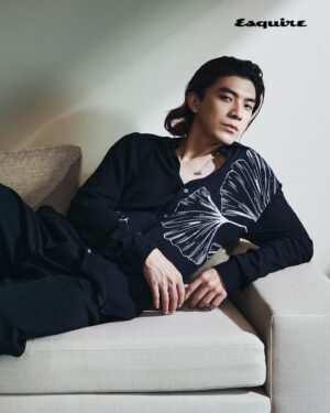 JC Lin Instagram - #EsquireCover 2024

不論是《自畫像》中的偏執畫家、《我們與惡的距離》裡思覺失調症的青年、有靈異體質的《地獄里長》，還是亡命天涯的籃球員⋯•林哲熹的代表角色多不勝數，或光誕奇詭，或非凡獨特，無不令人印象深刻。
以戲觀人生正是他的強項，也對這世界與自我有著最獨到深刻的觀察。

Esquire國際中文版2024年4月份
第224期

Interview & Text by Tony Kao
Style by @dodee19980726
Photograph by @adamschang_p
Hair by @haomin1017 @hairmosa.lab
Grooming @makeupbyourleo
Special thanks to @thegaiahotel
@jclin0000
@emporioarmani @breitling @damianiofficial
#Zegna #SaintLaurent #Givenchy