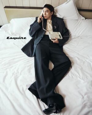 JC Lin Instagram - #EsquireCover 2024

不論是《自畫像》中的偏執畫家、《我們與惡的距離》裡思覺失調症的青年、有靈異體質的《地獄里長》，還是亡命天涯的籃球員⋯•林哲熹的代表角色多不勝數，或光誕奇詭，或非凡獨特，無不令人印象深刻。
以戲觀人生正是他的強項，也對這世界與自我有著最獨到深刻的觀察。

Esquire國際中文版2024年4月份
第224期

Interview & Text by Tony Kao
Style by @dodee19980726
Photograph by @adamschang_p
Hair by @haomin1017 @hairmosa.lab
Grooming @makeupbyourleo
Special thanks to @thegaiahotel
@jclin0000
@emporioarmani @breitling @damianiofficial
#Zegna #SaintLaurent #Givenchy