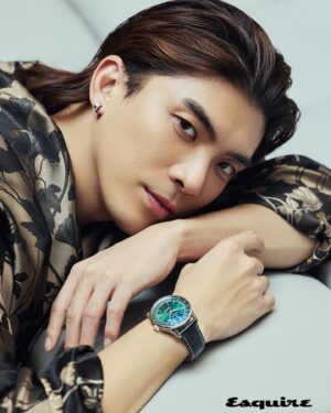 JC Lin Instagram - #EsquireCover 2024

不論是《自畫像》中的偏執畫家、《我們與惡的距離》裡思覺失調症的青年、有靈異體質的《地獄里長》，還是亡命天涯的籃球員⋯•林哲熹的代表角色多不勝數，或光誕奇詭，或非凡獨特，無不令人印象深刻。
以戲觀人生正是他的強項，也對這世界與自我有著最獨到深刻的觀察。

Esquire國際中文版2024年4月份
第224期

Interview & Text by Tony Kao
Style by @dodee19980726
Photograph by @adamschang_p
Hair by @haomin1017 @hairmosa.lab
Grooming @makeupbyourleo
Special thanks to @thegaiahotel
@jclin0000
@emporioarmani @breitling @damianiofficial
#Zegna #SaintLaurent #Givenchy