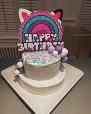 Jacinda Ardern Instagram - And just like that, we have a six year old. I was on cake duty this year. So far, nothing has outdone the legend of Dad’s TV cake of 2021, but there’s still time 😅