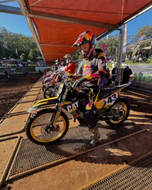 Jack Miller Instagram - What an amazing and humbling experience that was, these boys absolutely rip and to share such an iconic track with them was mental 🤯 Bit of a bucket list race off the list for me and to do it with my beautiful family and friends made it even sweeter. Here’s to the summer break 🤟