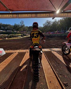 Jack Miller Instagram - What an amazing and humbling experience that was, these boys absolutely rip and to share such an iconic track with them was mental 🤯 Bit of a bucket list race off the list for me and to do it with my beautiful family and friends made it even sweeter. Here’s to the summer break 🤟