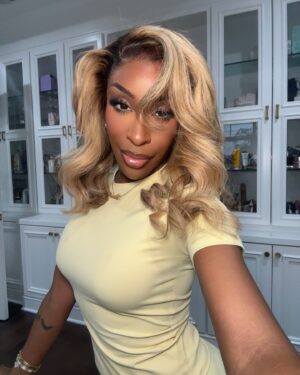 Jackie Aina Instagram - I’m calling this hairstyle the “Texas billionaire tycoon wife lob” and yes I filmed a tutorial on it of courseeeee 🤭