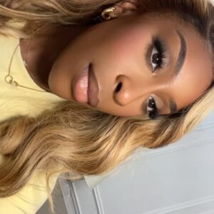 Jackie Aina Instagram - I’m calling this hairstyle the “Texas billionaire tycoon wife lob” and yes I filmed a tutorial on it of courseeeee 🤭