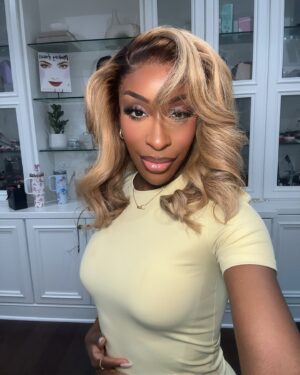Jackie Aina Instagram - I’m calling this hairstyle the “Texas billionaire tycoon wife lob” and yes I filmed a tutorial on it of courseeeee 🤭