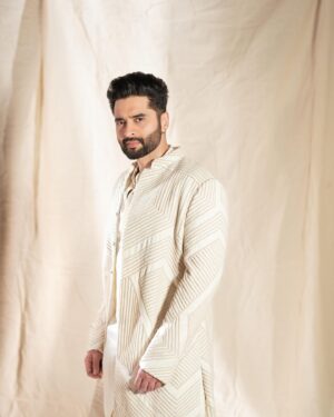 Jackky Bhagnani Instagram - In sync with my Partner-in-style! ❤️

Outfit @kunalrawalofficial
Styled by @anshikaav
Assisted by @bhatia_tanisha
Hair by @luv_hans77
Shot by @deepak_das_photography