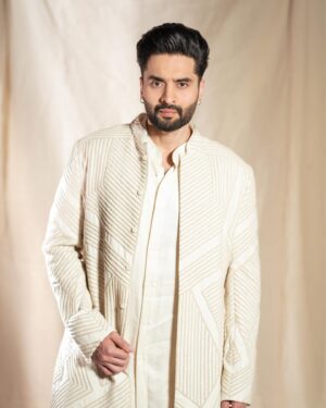 Jackky Bhagnani Instagram - In sync with my Partner-in-style! ❤️

Outfit @kunalrawalofficial
Styled by @anshikaav
Assisted by @bhatia_tanisha
Hair by @luv_hans77
Shot by @deepak_das_photography