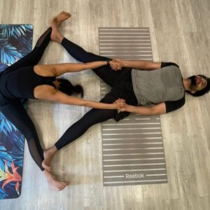 Jackky Bhagnani Instagram - Together in wellness and all things beautiful ❤️ happy #internationaldayofyoga to all you lovely people .. #fittogetherstaytogether 

Yoga is a state of mind , a state of bliss, a feeling of being one with yourself and the universe ❤️ take baby steps towards a healthier you 🧘‍♀️🧘‍♀️ 

@anshukayoga making us do partner stretches like never before ❤️😁