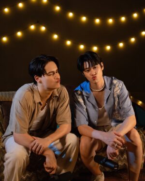 Jackrin Kungwankiatichai Instagram - ON THE VOX.05 OUT NOW!😆
ในที่สุดก็ได้ร้องเพลงกับพี่ไอซ์สักที แจ๊คกี้กับพี่ไอซ์คุยกัน บอกอยากร้องเพลงด้วยกันตั้งนานแล้ว ดีใจมากๆที่ได้กลับมาร้องเพลงกับพี่อีกครั้ง ขอบคุณพี่ไอซ์มากๆที่มาออกรายการด้วยกันนะฮะ ยังคงสนุกสนานเหมือนเดิม รอบนี้แจ๊คกี้กับพี่ไอซ์ได้เลือกเพลง “เผื่อวันไหนเธอจะกลับมา” ของ @guncharlieee มาร้องใน EP. นี้ ส่วนตัวชอบเพลงนี้มากๆ อยู่แล้ว เนื้อเพลงแต่งมาดีมากๆเลยคับ และด้วยเนื้อหาที่มันเจ็บจี๊ดบวกกับเนื้อเสียงพี่ไอซ์ที่ผมว่าร้องเข้ากับเพลงนี้มากๆ ทำให้สื่อสารเพลงนี้ออกมาได้แบบ… อื้มมนั่นแหละ5555 ยังไงทุกคนสามารถเข้าไปฟังกันได้แล้วนะครับที่ YouTube : OTH Entertainment อย่าลืมกดไลค์ กดแชร์ กดซับ กันเยอะๆ นะคร้าบ🫶🏻🖤🥹